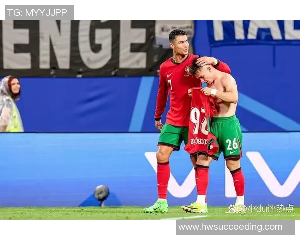 球星在绿茵场上的激情对话与赛场内外的情感碰撞 球星在绿茵场上的激情对话与赛场内外的情感碰撞