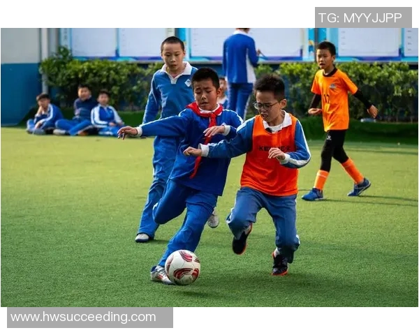 足球球星健美臀部力量展现场上爆发力与身体之美