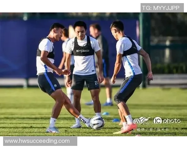 足球球星赛前按摩揭秘:如何通过专业护理提升竞技状态与发挥最佳水平 足球球星赛前按摩揭秘:如何通过专业护理提升竞技状态与发挥最佳水平