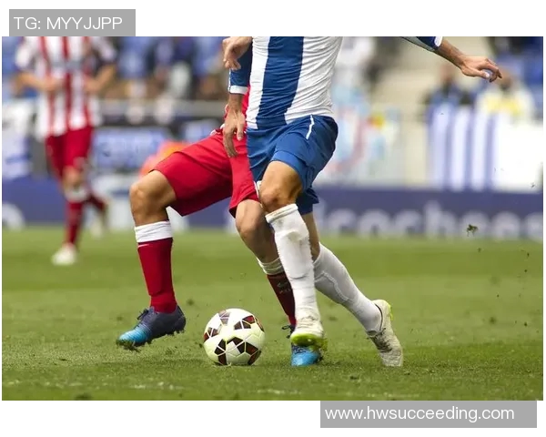 卫衣足球星风采:运动与时尚的完美融合,引领街头潮流新风尚 卫衣足球星风采:运动与时尚的完美融合,引领街头潮流新风尚